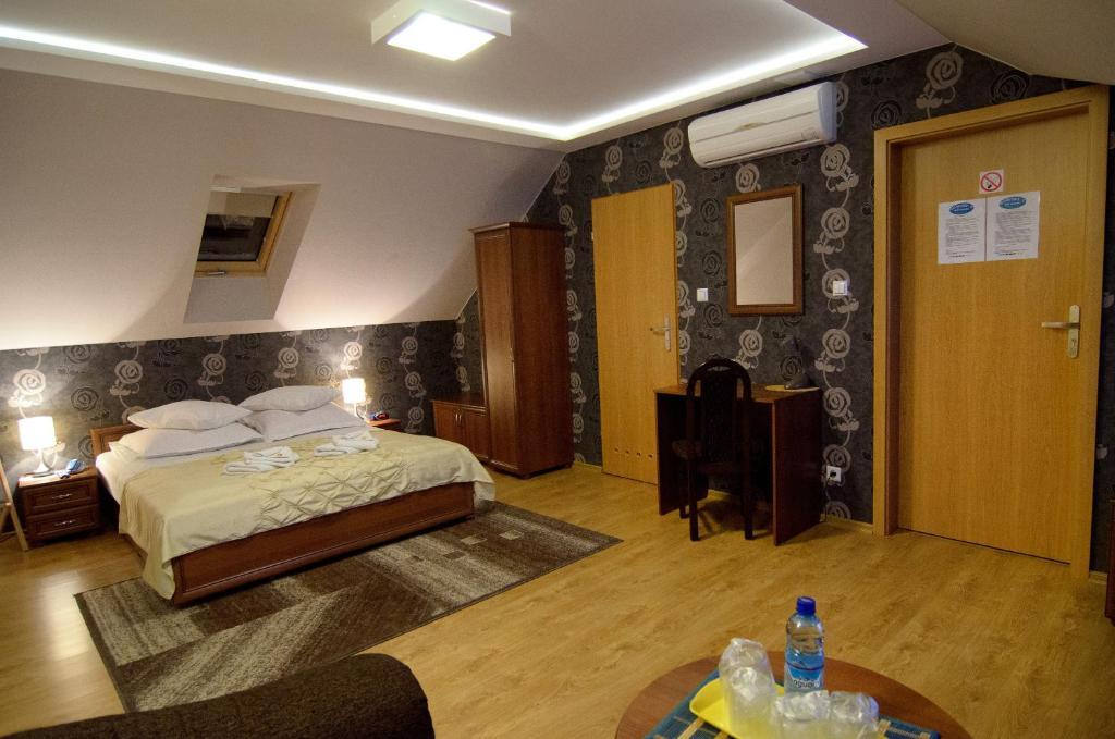 Hotelik Gosciniec Pod Sosnami Drzonkow Zielona Gora  Room photo